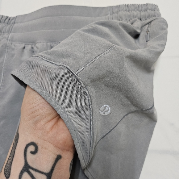 Lululemon Hotty Hot Low-Rise Lined Short 4" (Rhino Grey) - Picture 11 of 15